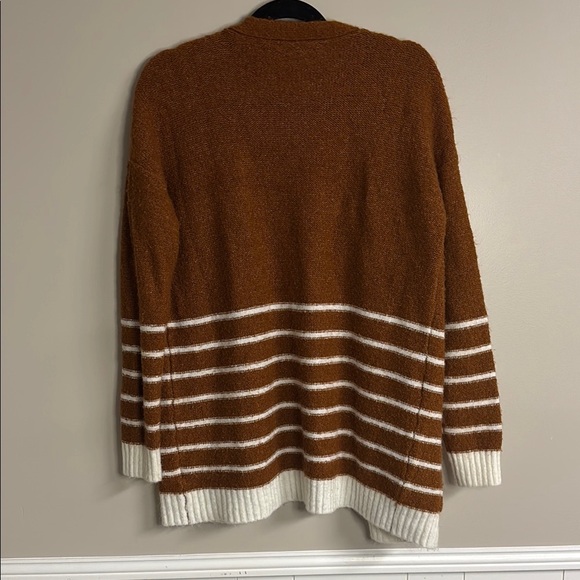 Signature Studio Brown and White Cardigan Sweater - Picture 4 of 4